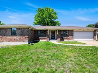 9243 Roger Lee Ln, Saint Louis, MO 63126