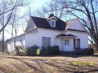 305 SW 1st St, Atkins, AR 72823