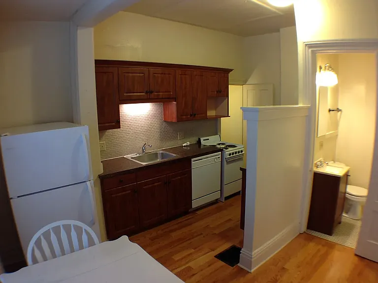28 Union Ave NE #2 — Photo 1
