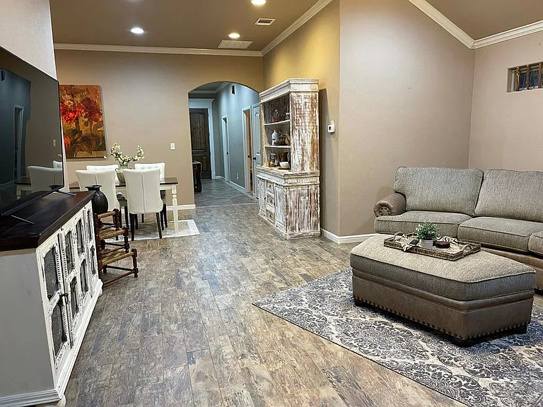 1407 Lauren Ln — Photo 4