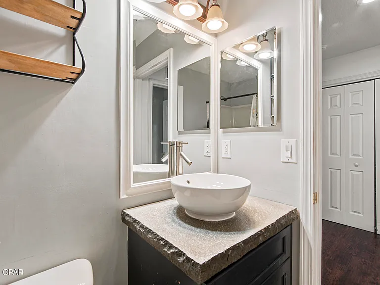 211 Biltmore Pl — Photo 16