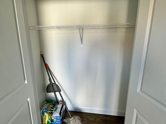 4th image of 153 Kensington Ave #1
