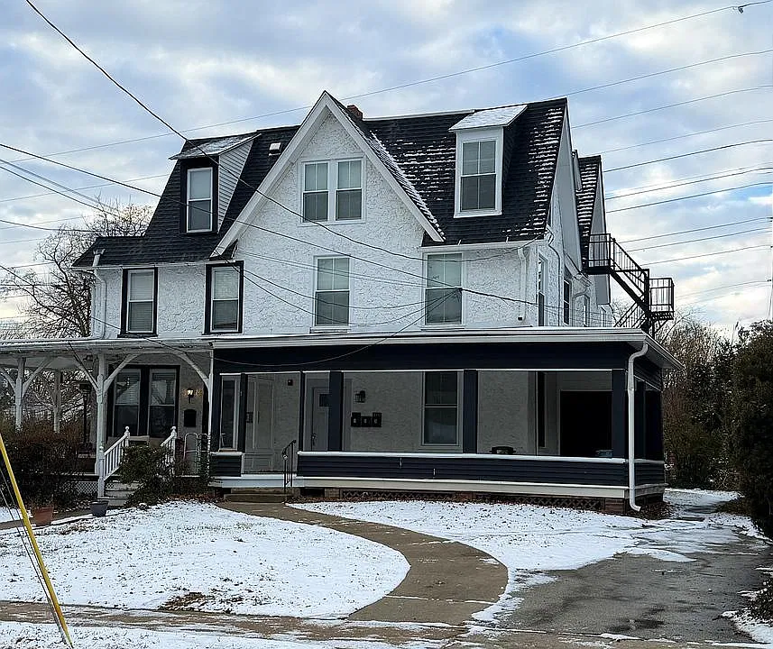 9 W Hinckley Ave