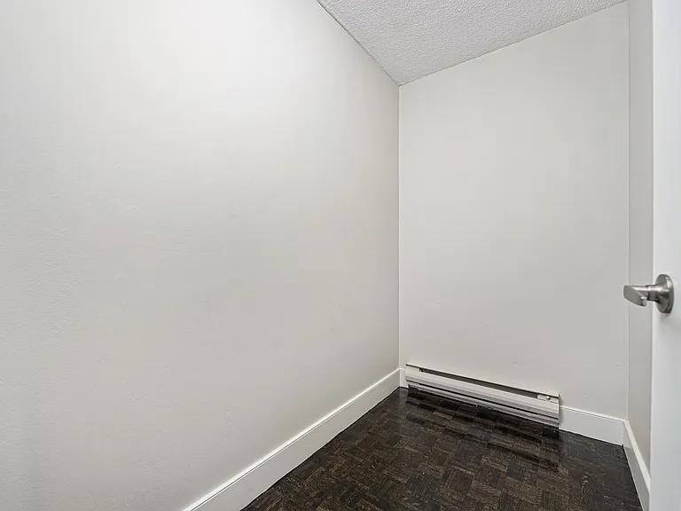 5600 Sheppard Ave E — Photo 10