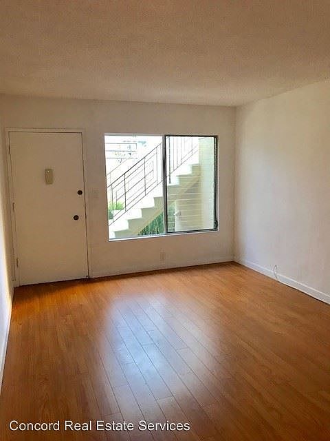 1st image of 911 Lincoln Blvd APT 04