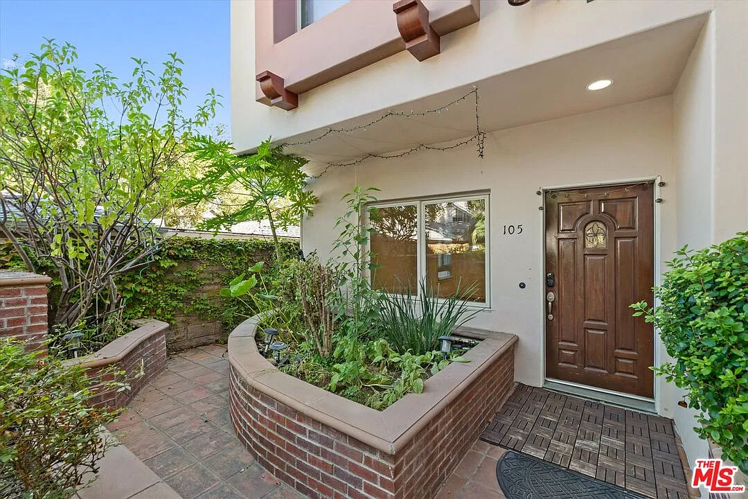 3 bed, 2.5 bath, 1445 sqft, $4,400 — Photo 2