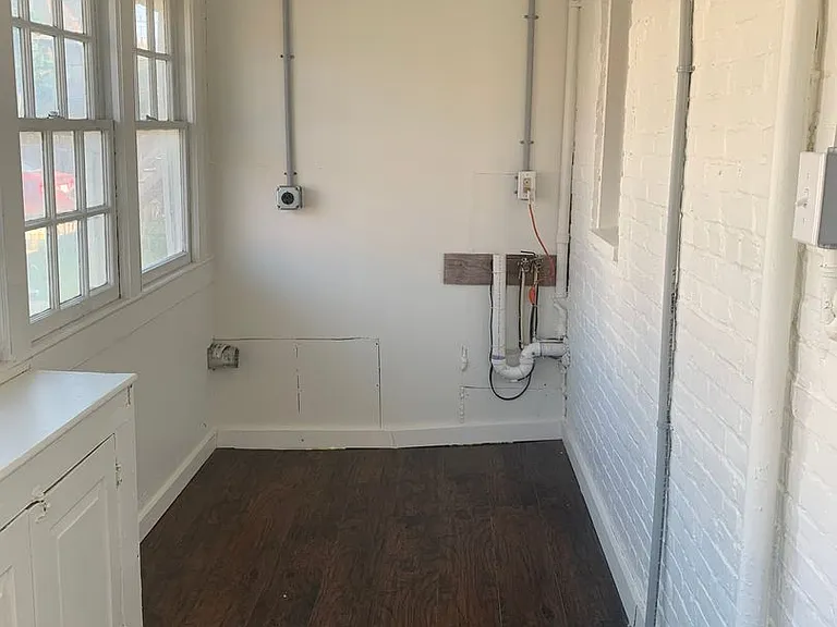 1127 W Poplar St #1 — Photo 3