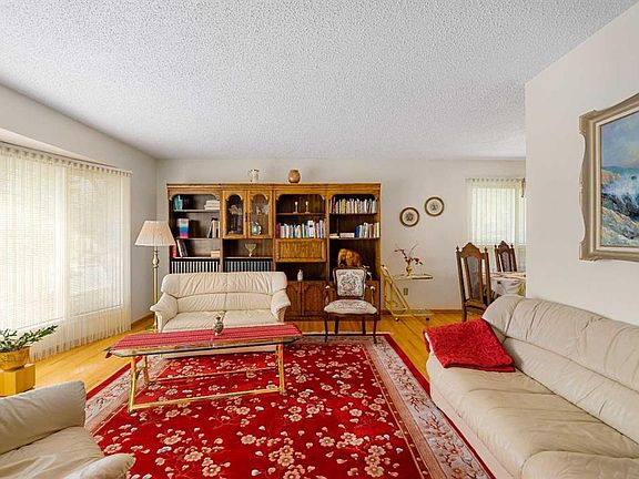4th image of 40 SW Thornlee Cres NW