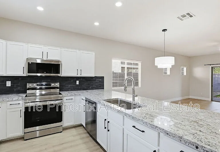 554 E San Carlos Way — Photo 5