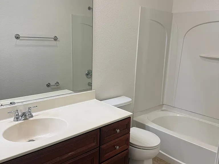 1402 Ferry Cir — Photo 9