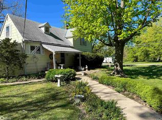 570 N 19th St, Hamilton, IL 62341