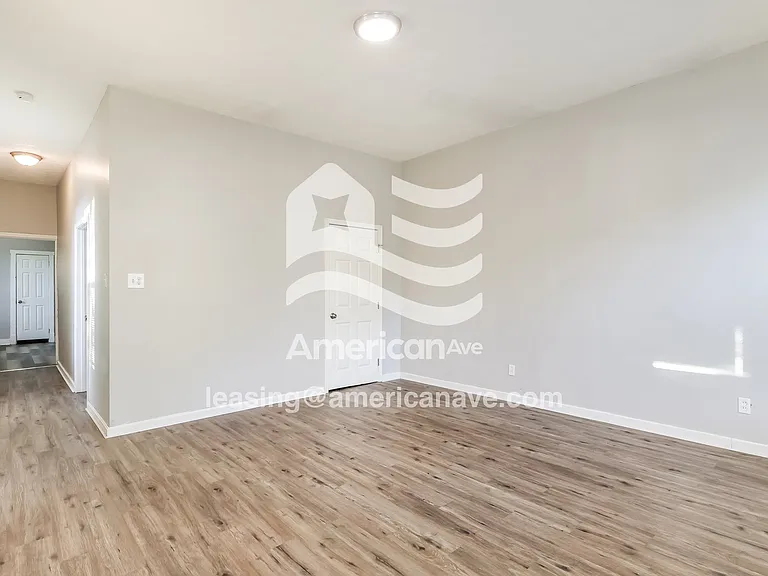 556944_003_living_room_14119270.jpg