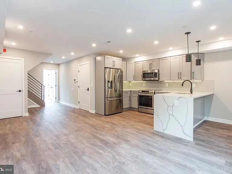 1619 Bainbridge St #3 — Photo 7