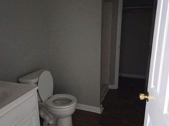 5th image of 123 Keyport Ct #127
