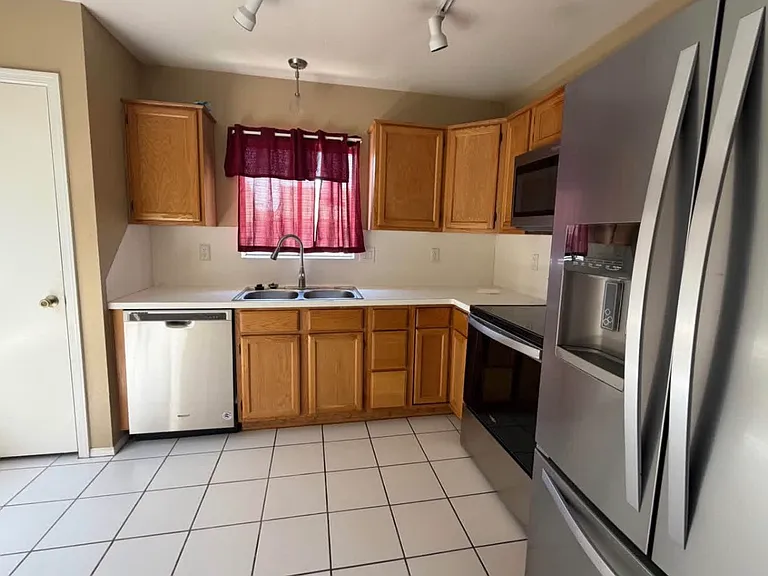 10143 W Colter St — Photo 9