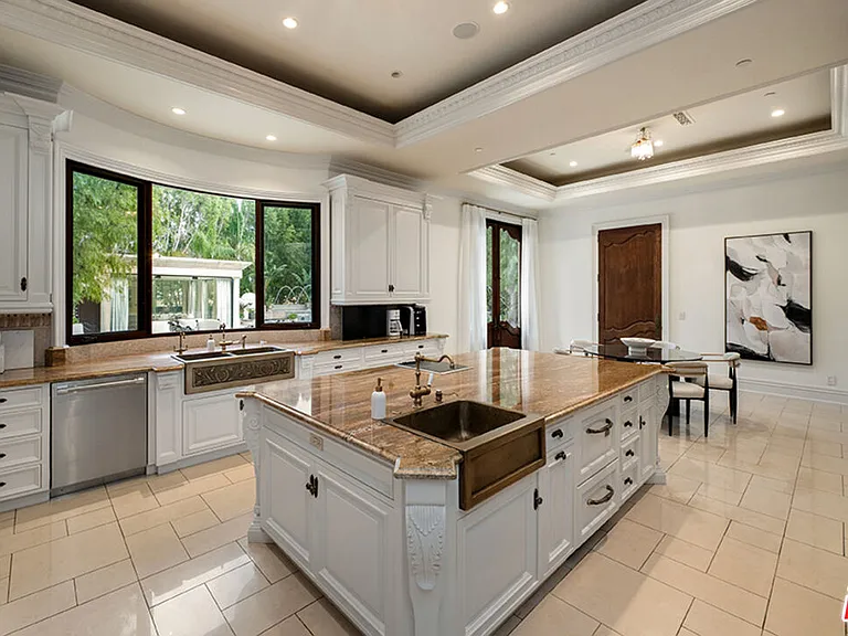 1021 N Crescent Dr — Photo 16