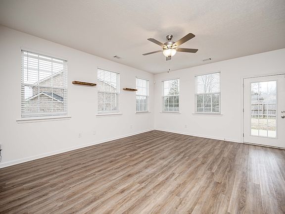 3rd image of 1029 Trevino Pl