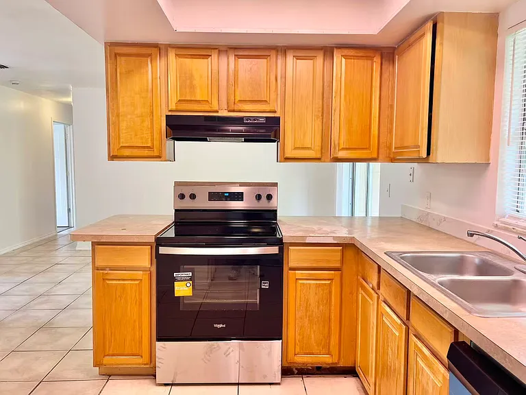 319 Autumn Dr — Photo 9