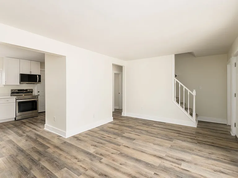 565 Virginia Cir W — Photo 6
