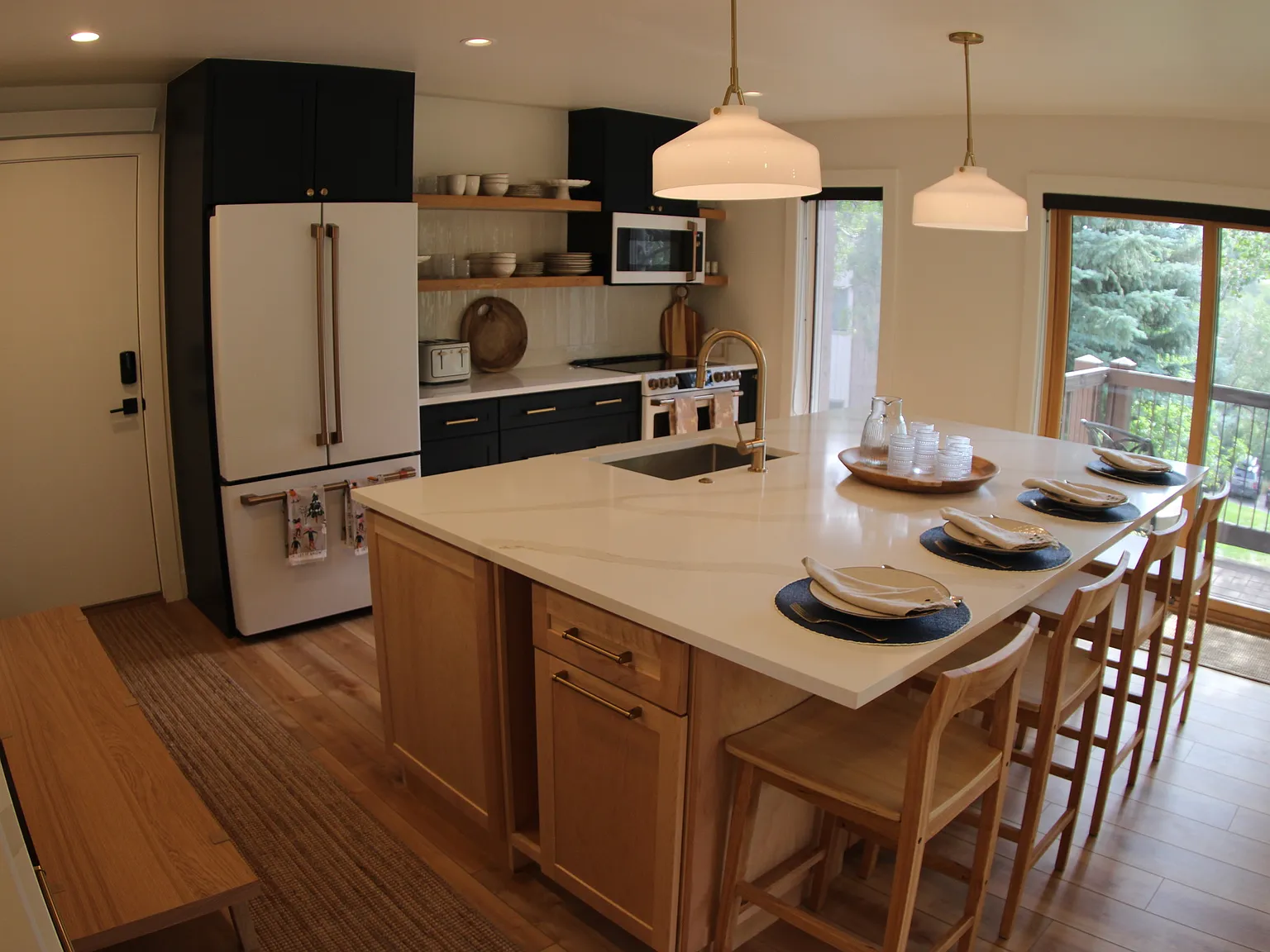 2 bed, 920 sqft, $6,800 — Photo 1
