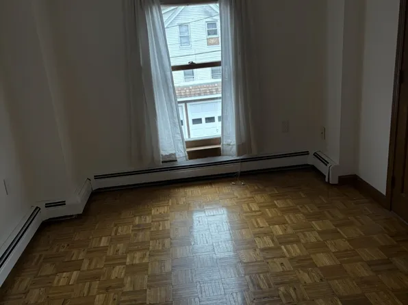 548 Pleasant St #2RIGHT, Worcester, MA 01602