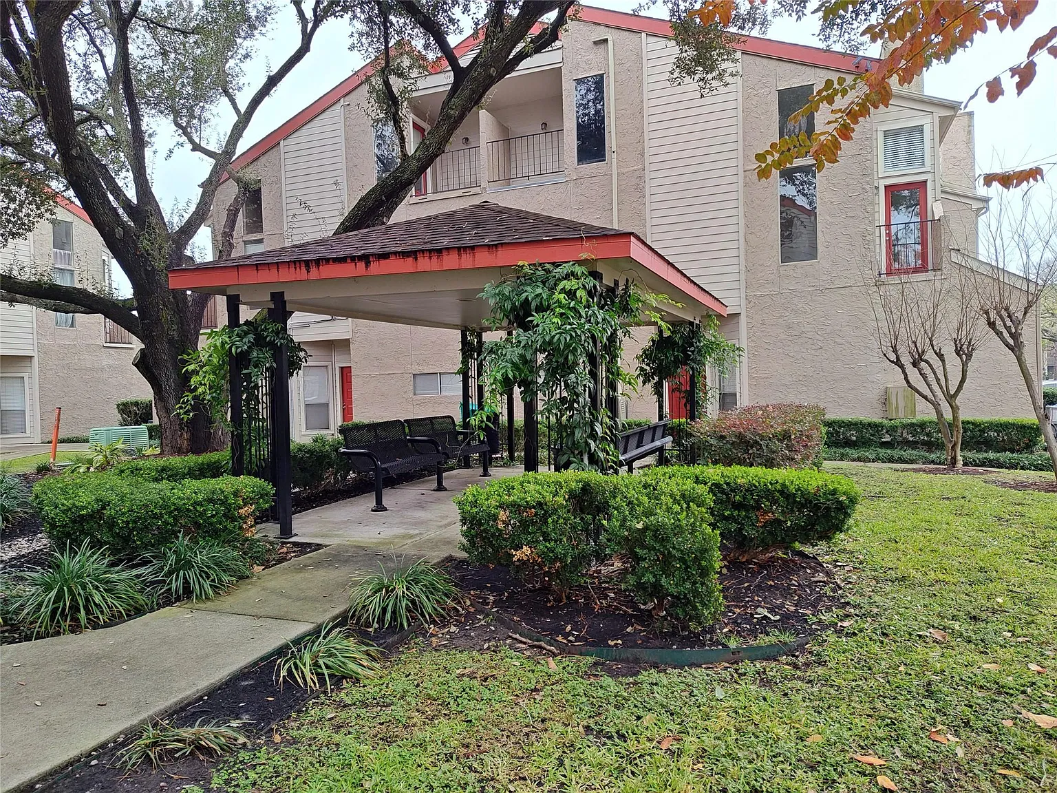 2 bed, 2.0 bath, 1024 sqft, $1,200 — Photo 1