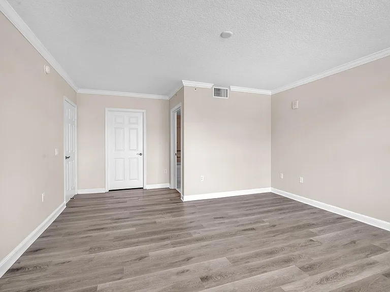 Royal Palm Apartments — Photo 23
