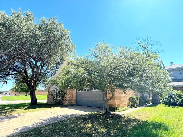 3010 Carolyn Ct, Bedford, TX 76021