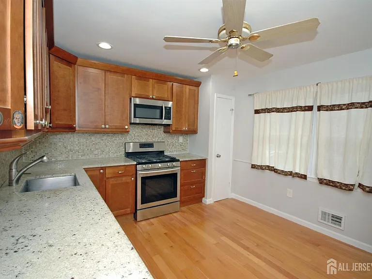 4 White Oaks Dr — Photo 10