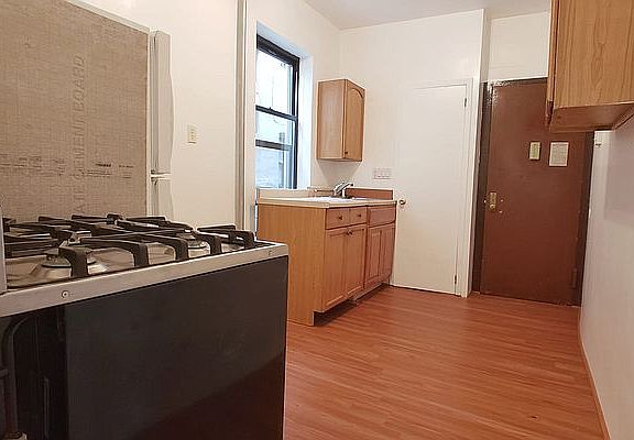 4th image of 215 Kingsland Ave APT 3