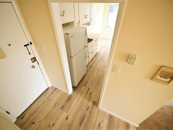 4th image of 398 Euclid Ave #207