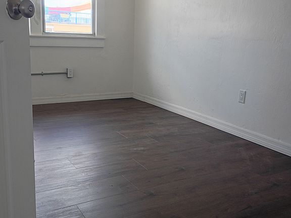 4th image of 611 Ora St APT 4