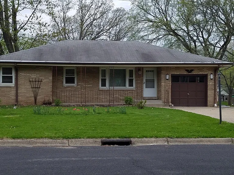 2227 N Ardell Pl — Photo 2