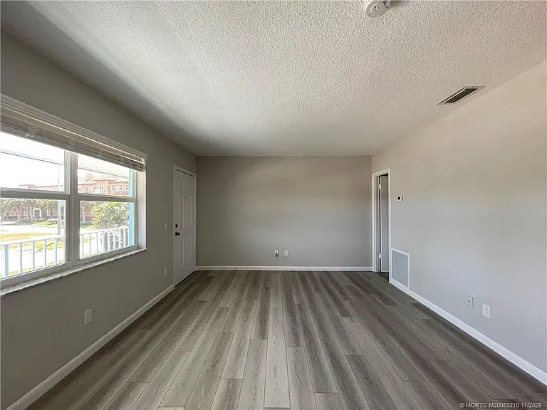 661 Hernando St #9 — Photo 5