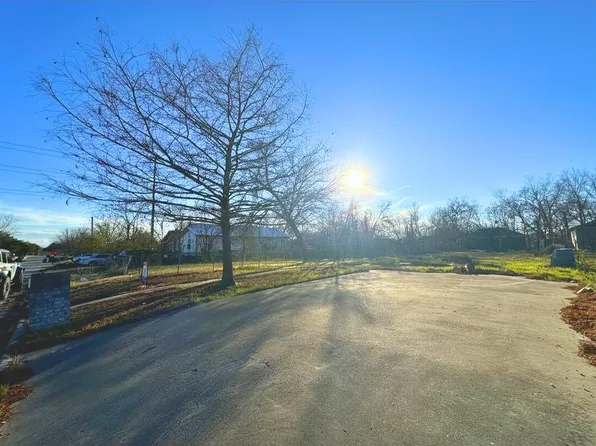 404 Sturgis St, Taylor, TX 76574