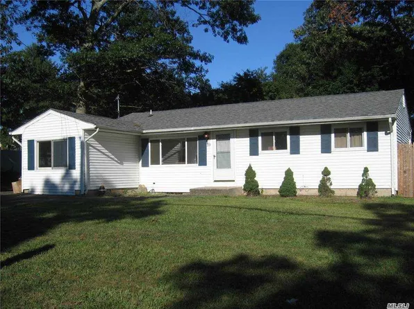 59 Blue Point Rd, Selden, NY 11784