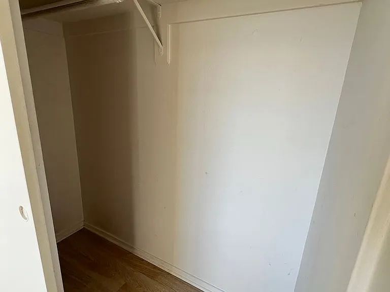 7921 Moonshadow Cir — Photo 12