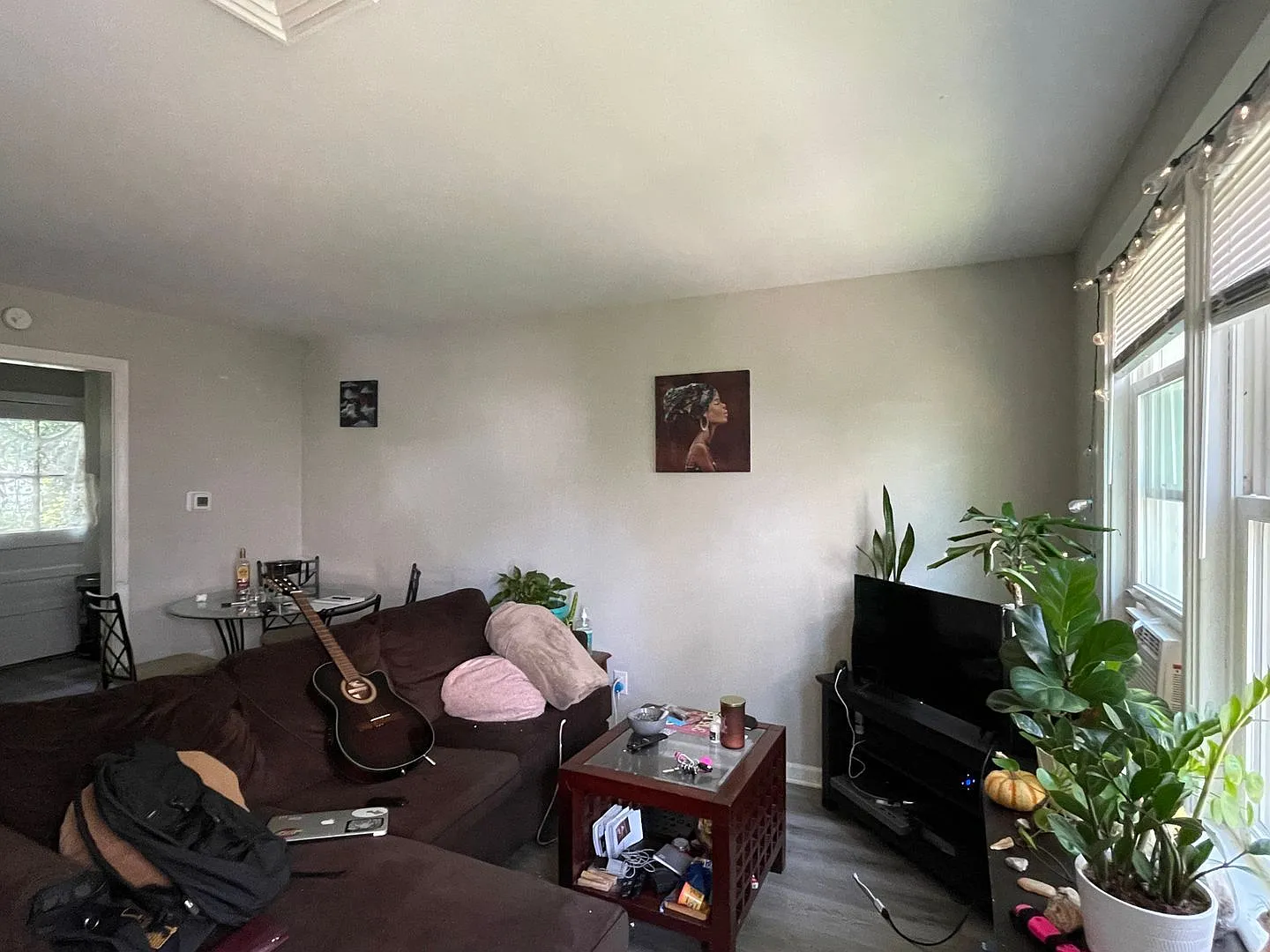 2 bed, 1.0 bath, 700 sqft, $1,100 — Photo 2