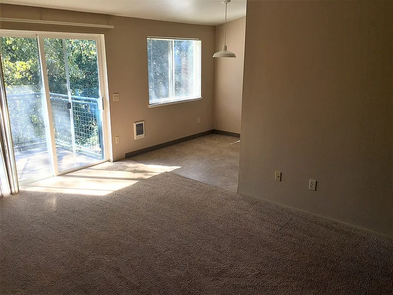 Vista Pointe Apartments in South Salem Oregon Comfortable Living Near Shopping and I5 — Photo 18