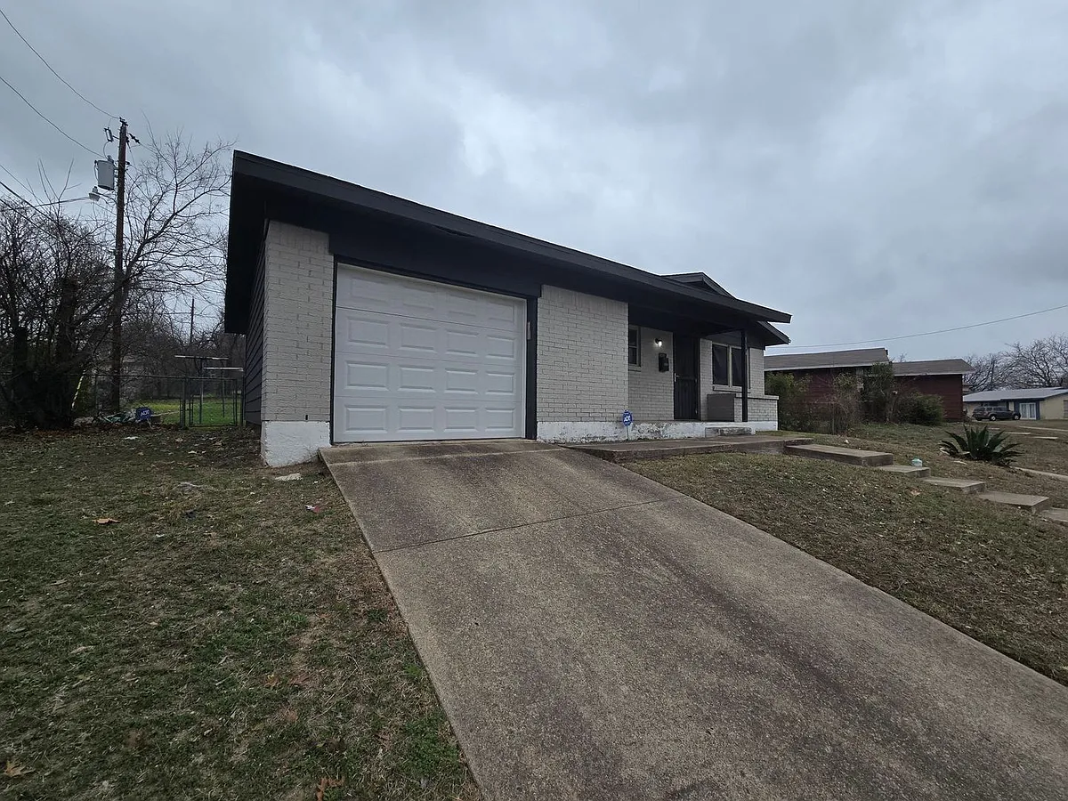 Building Photo - 904 Santa Rosa Dr