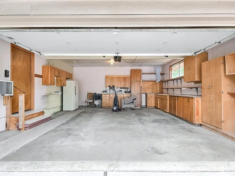 3527 Shattuck Ave S — Photo 18