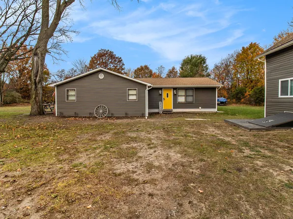 1743 N 56th Ave, Mears, MI 49436