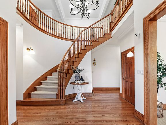 3rd image of 2910 Foothill Dr