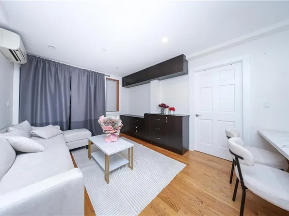 1457 West 5th Street image 5 of 29