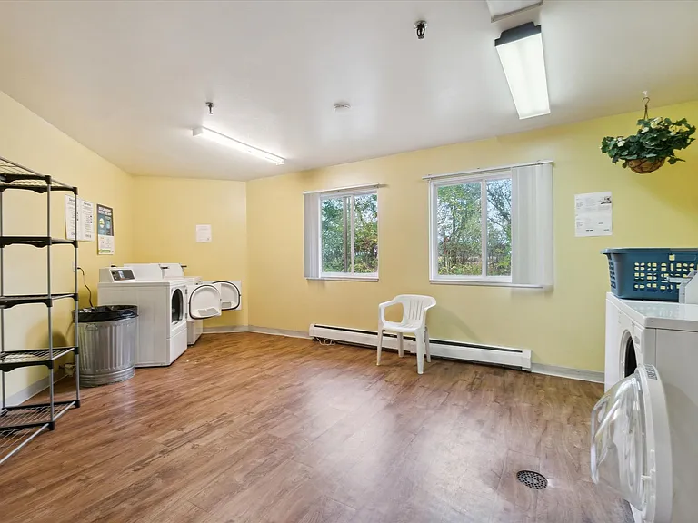 140 W North St — Photo 12
