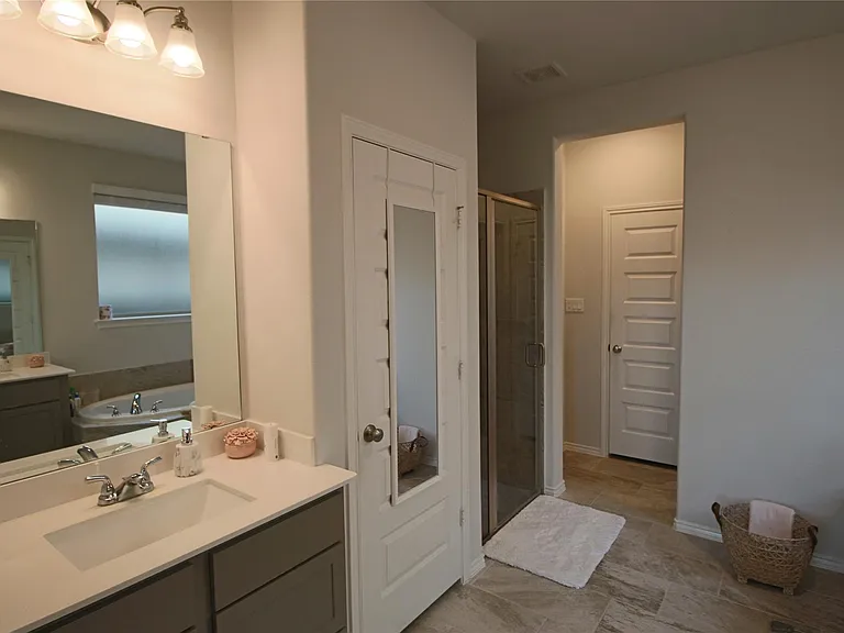 24727 Tanoureen Dr — Photo 24