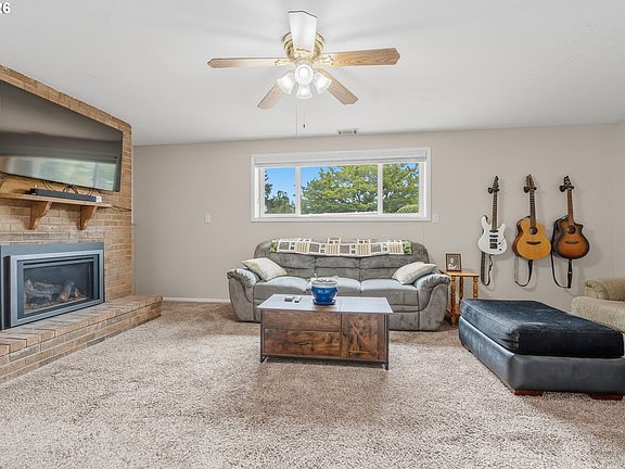 4th image of 3343 SE Deswell St