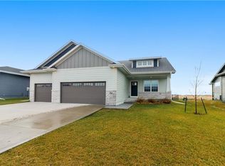 965 Spruce St, Waukee, IA 50263