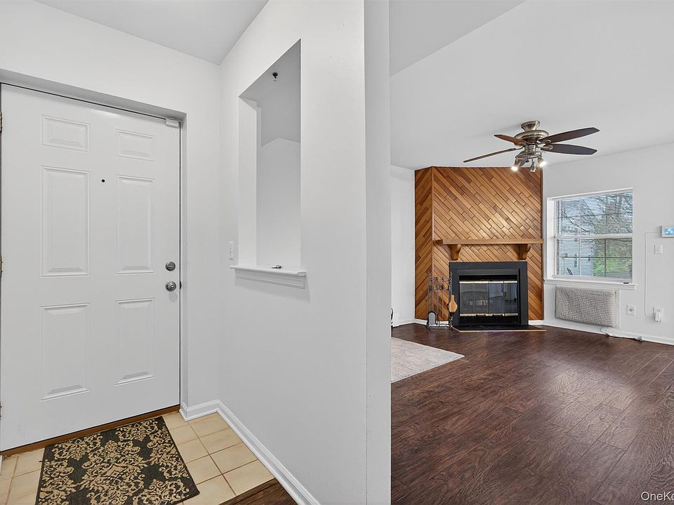 1st image of 5 Lexington Hill #1