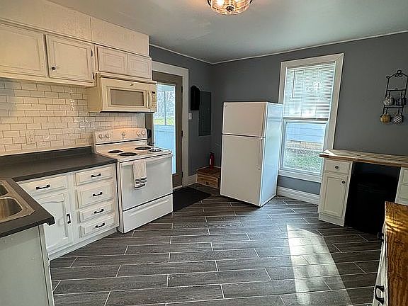 4th image of 407 Fremont Rd